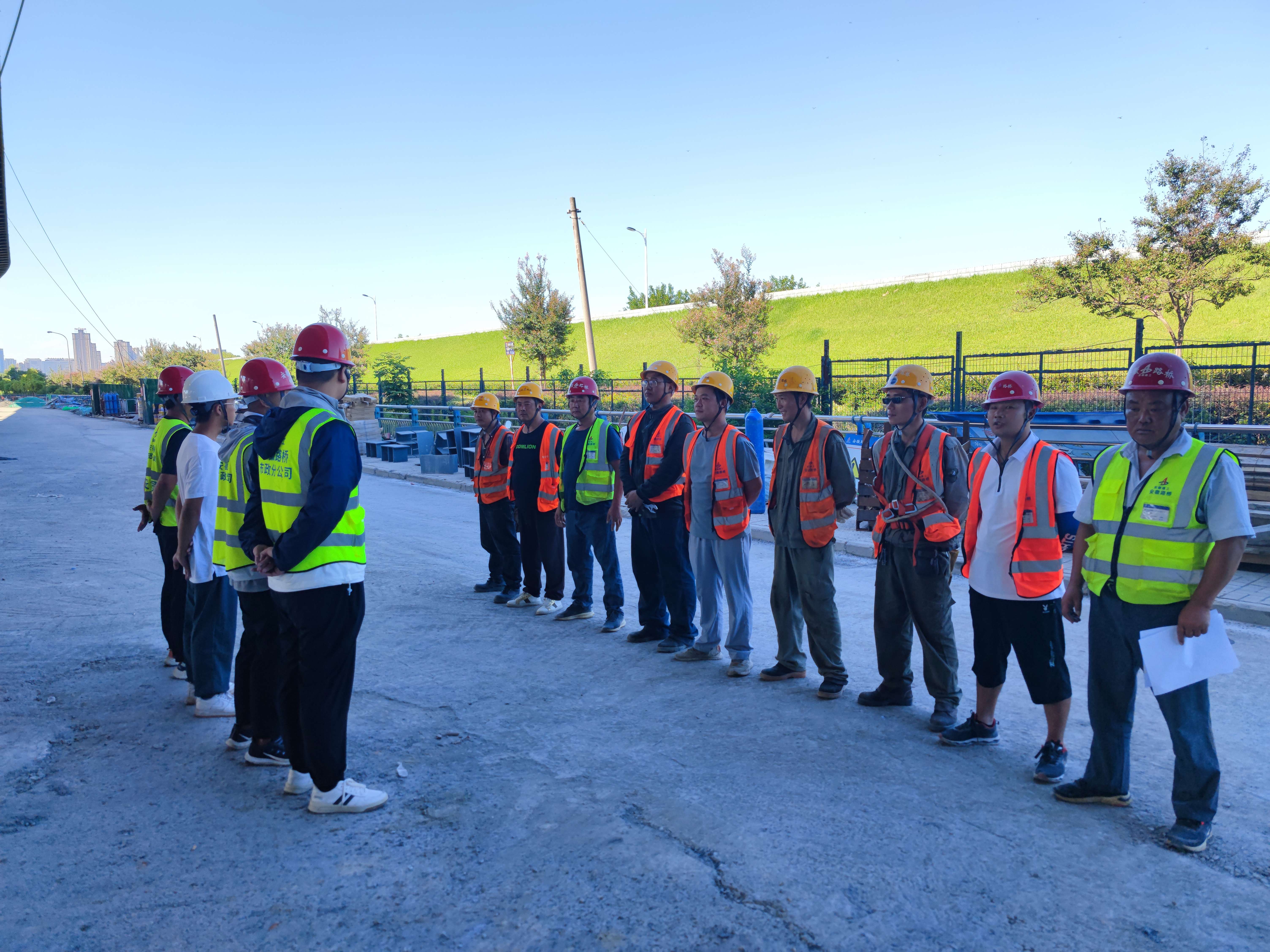 班前會(huì).jpg 班前會(huì).jpg